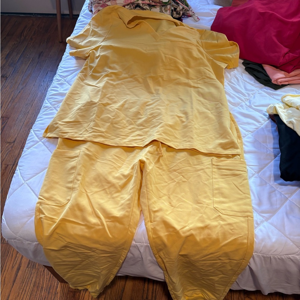 Yellow Mandala scrub set